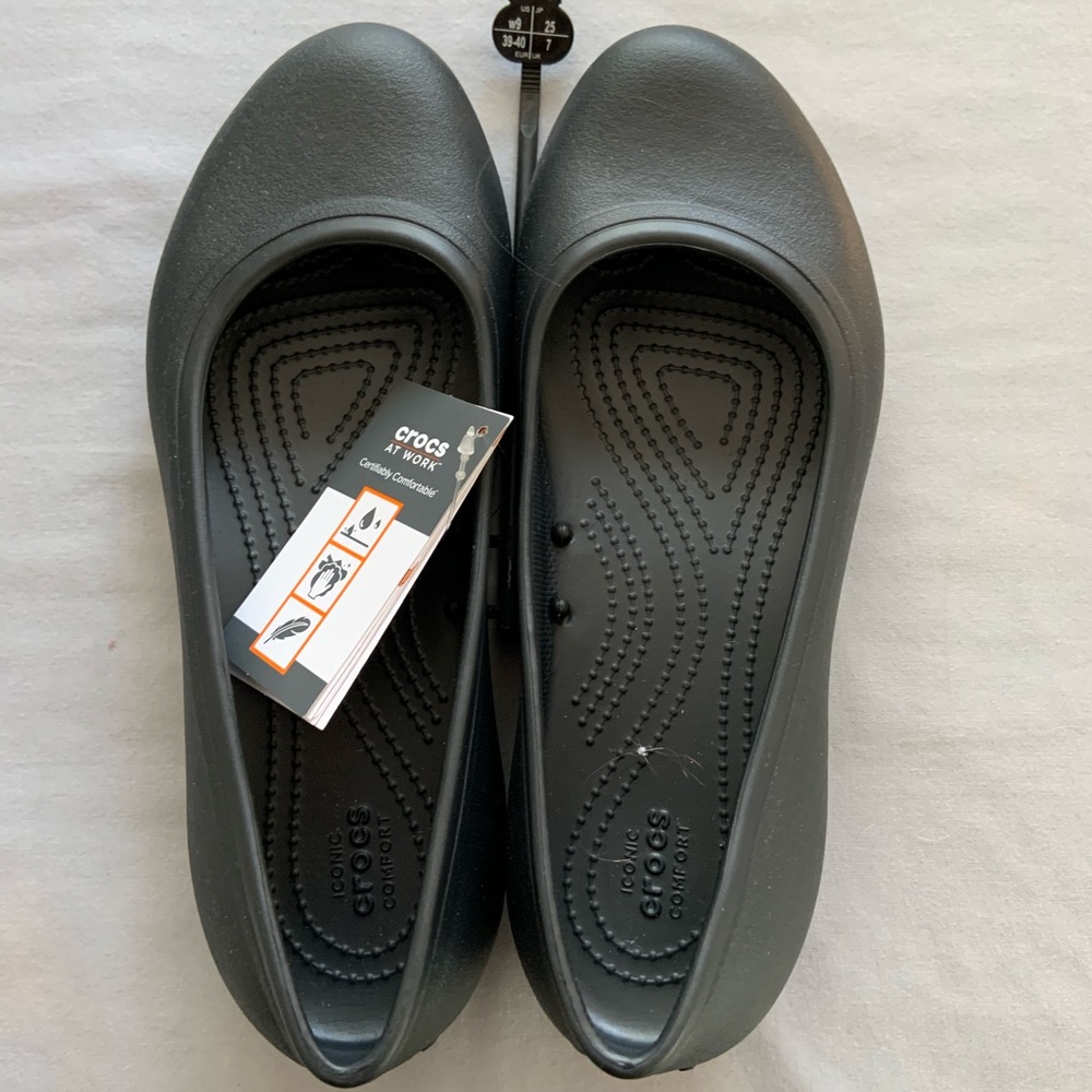 NWT Women’s Crocs Flats